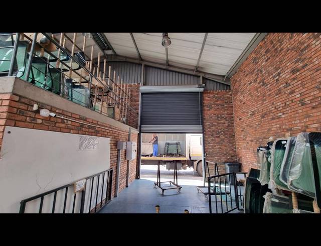 366M² WAREHOUSE TO LET IN JET PARK